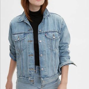 Levi’s boyfriend jacket